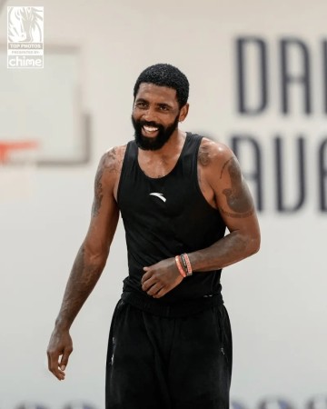 NBA录像-独行侠官方更新社媒，分享凯里-欧文本赛季照片合集